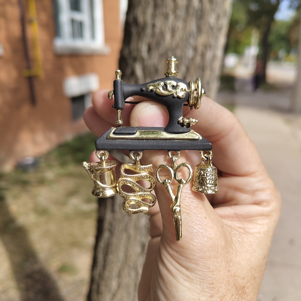 Danecraft sewing machine dangly brooch